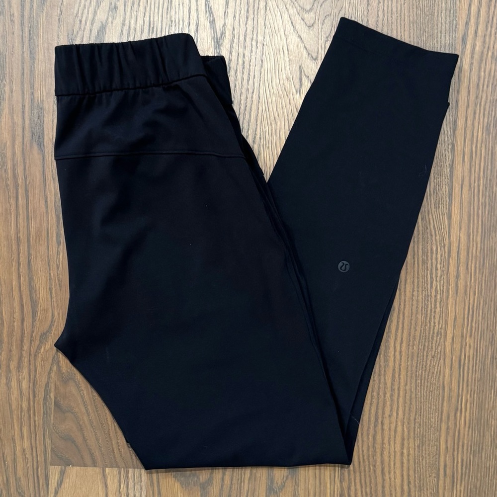 EUC Lululemon Women's On the Fly Pant 27" in Black